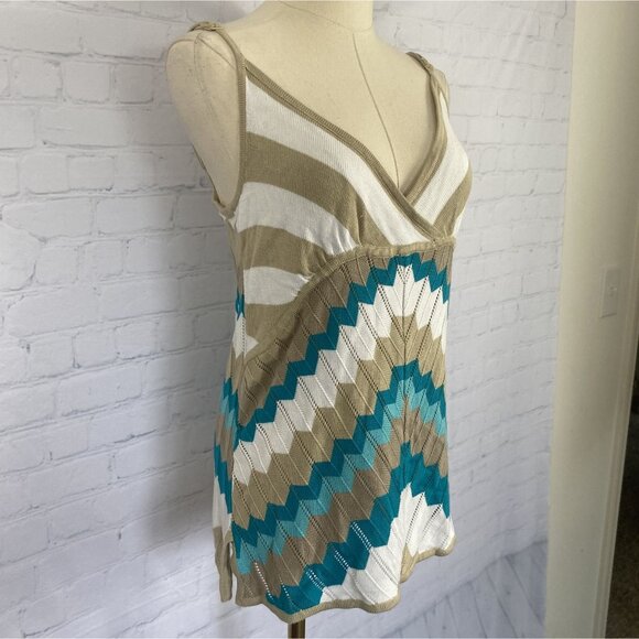 ⭐ 3/$15 NWT Beige White Blue Chevron Knit Babydoll Wrap Cami Sweater Tank T - Picture 3 of 9